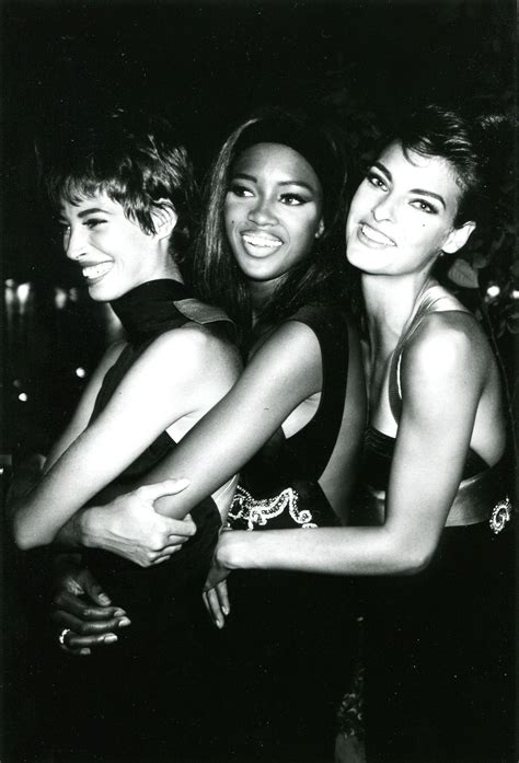 WE ♥ VERSACE: Naomi Campbell, Linda Evangelista & Christy 